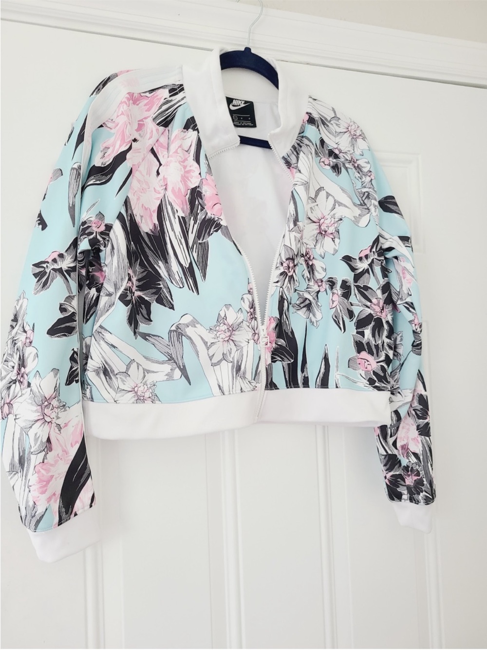 Nike Women's Floral Jacket - Pink and Black in Size L - Picture 2 of 5